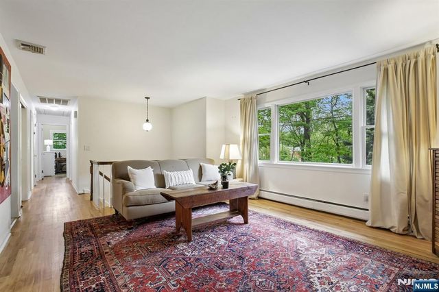 32 Addison Place, Ramsey, NJ 07446