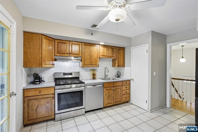 32 Addison Place, Ramsey, NJ 07446
