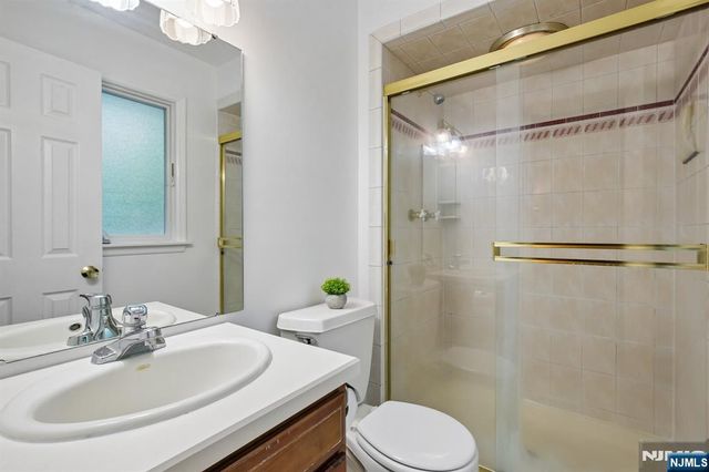 32 Addison Place, Ramsey, NJ 07446