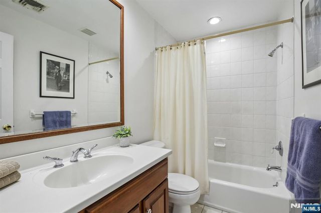 32 Addison Place, Ramsey, NJ 07446