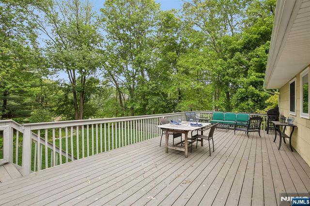 32 Addison Place, Ramsey, NJ 07446