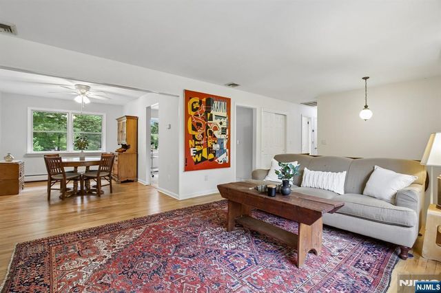 32 Addison Place, Ramsey, NJ 07446