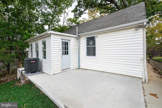 1227 44TH PL SE, Washington, DC 20019