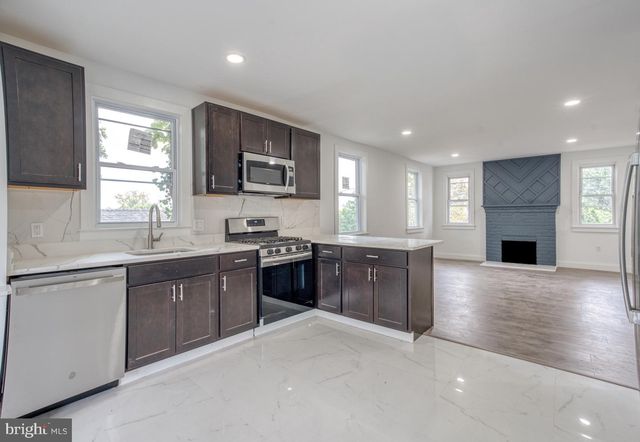 1227 44TH PL SE, Washington, DC 20019