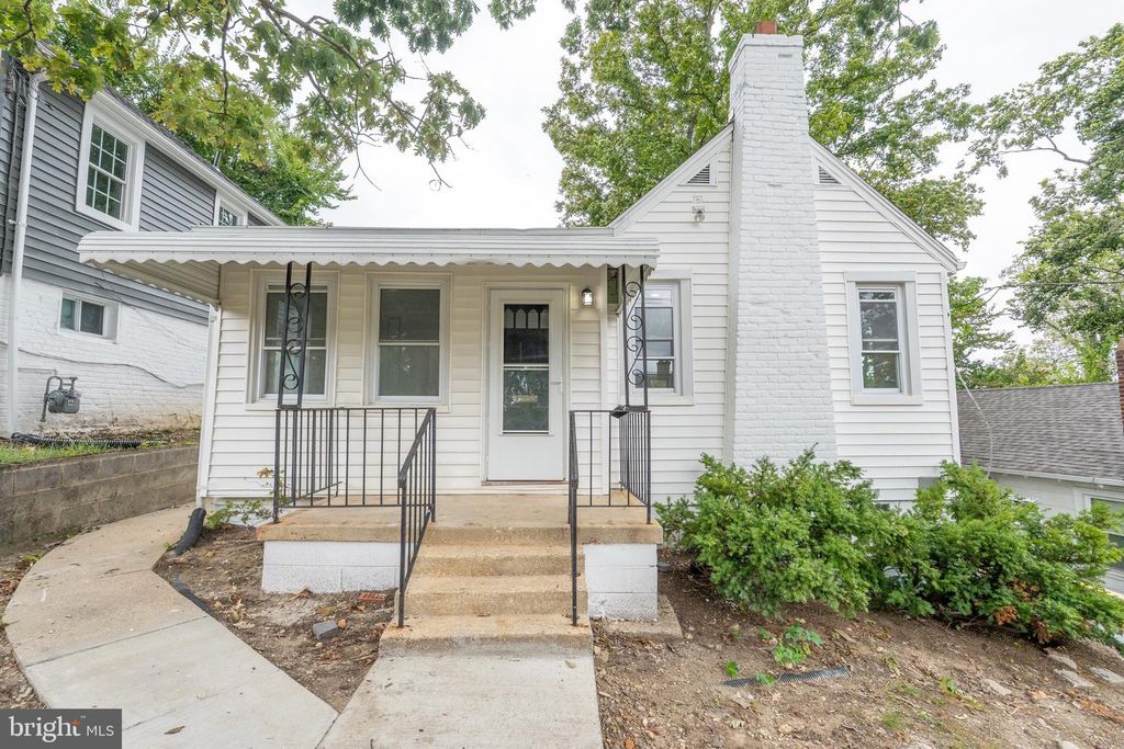 1227 44TH PL SE, Washington, DC 20019