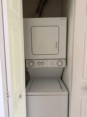 5721 Riverside Drive 301b5, Coral Springs, FL 33067