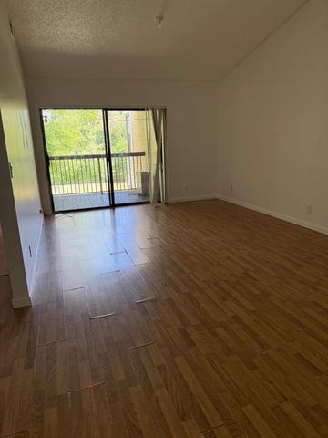 5721 Riverside Drive 301b5, Coral Springs, FL 33067