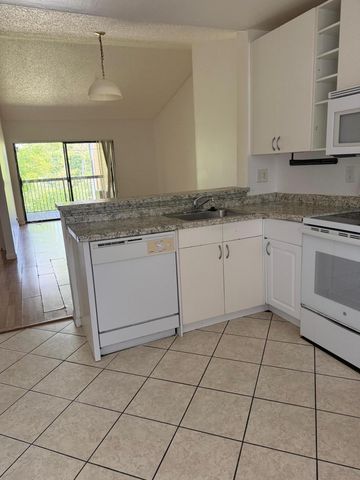 5721 Riverside Drive 301b5, Coral Springs, FL 33067