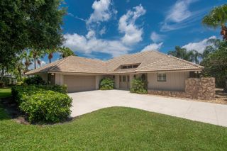 13 Balfour Road W, Palm Beach Gardens, FL 33418