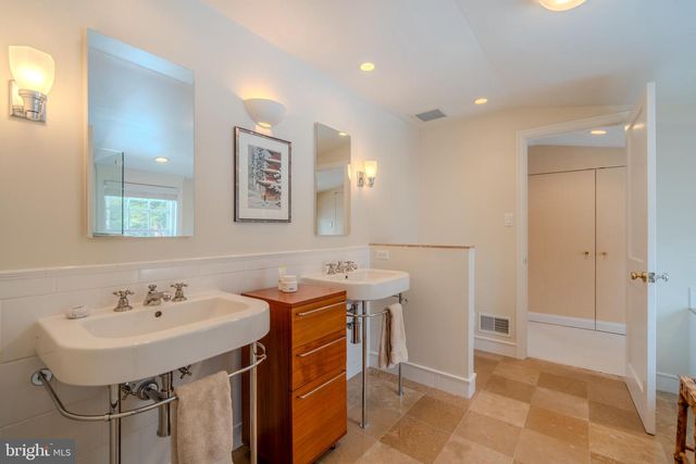 173 HILLVIEW DR, Springfield, PA 19064