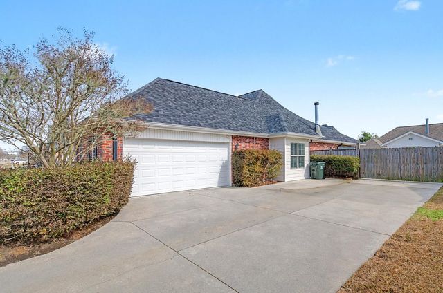 439 Windward Dr, Houma, LA 70360