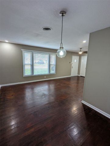 5204 Mallory Drive, Haltom City, TX 76117