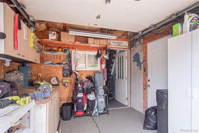 10075 Graham Drive, Springfield Charter Township, MI 48348