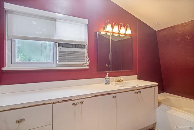 10075 Graham Drive, Springfield Charter Township, MI 48348