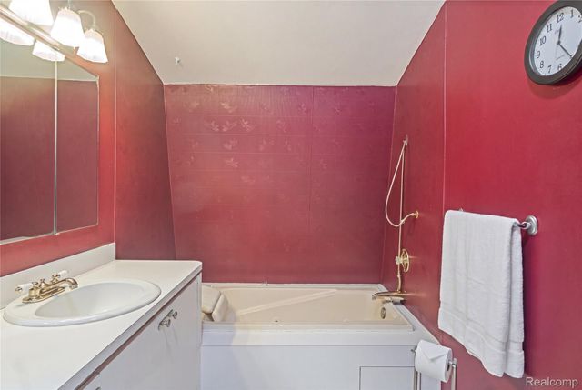 10075 Graham Drive, Springfield Charter Township, MI 48348