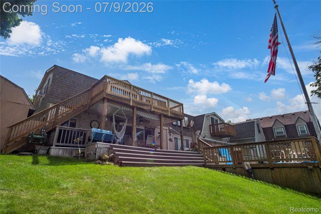 10075 Graham Drive, Springfield Charter Township, MI 48348