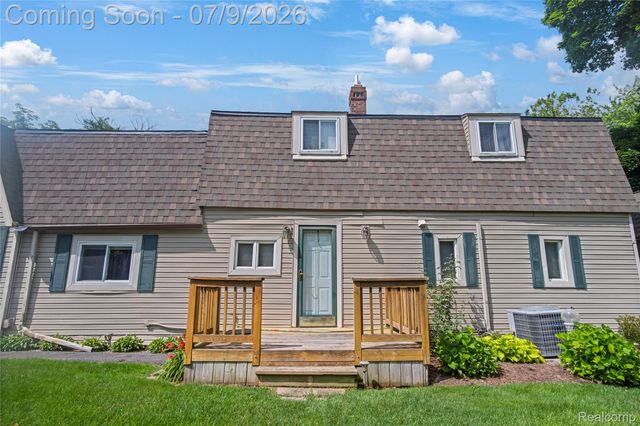 10075 Graham Drive, Springfield Charter Township, MI 48348