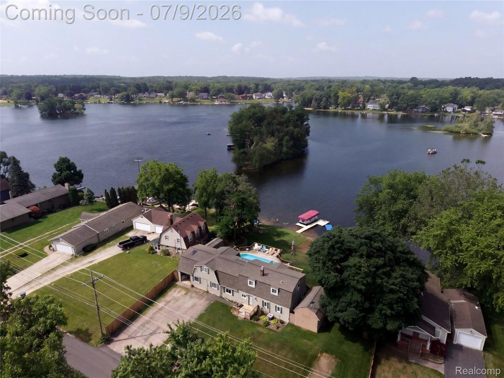 10075 Graham Drive, Springfield Charter Township, MI 48348