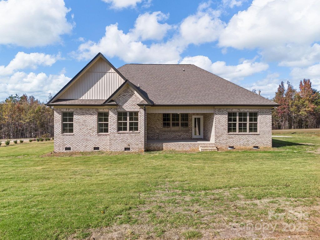 291 Robbins Road, Chesnee, SC 29323