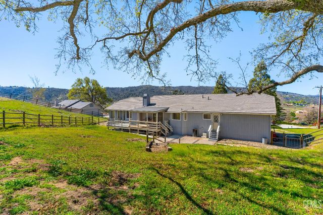 23480 Meadow View Court, Tehachapi, CA 93561