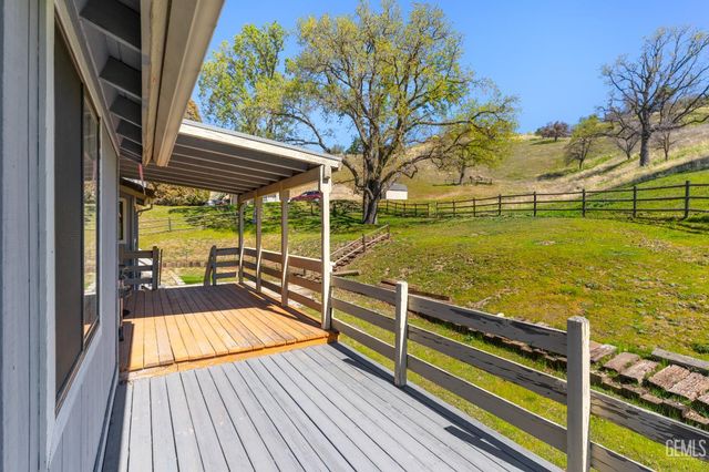 23480 Meadow View Court, Tehachapi, CA 93561