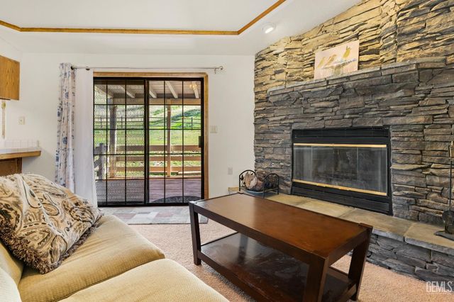 23480 Meadow View Court, Tehachapi, CA 93561