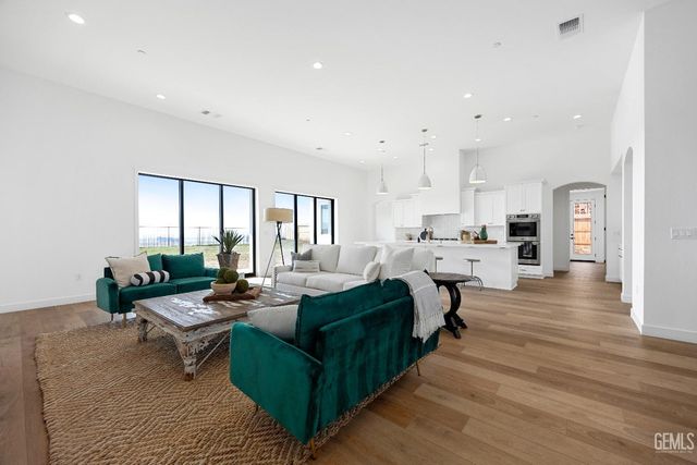 12900 Altair Court, Bakersfield, CA 93314