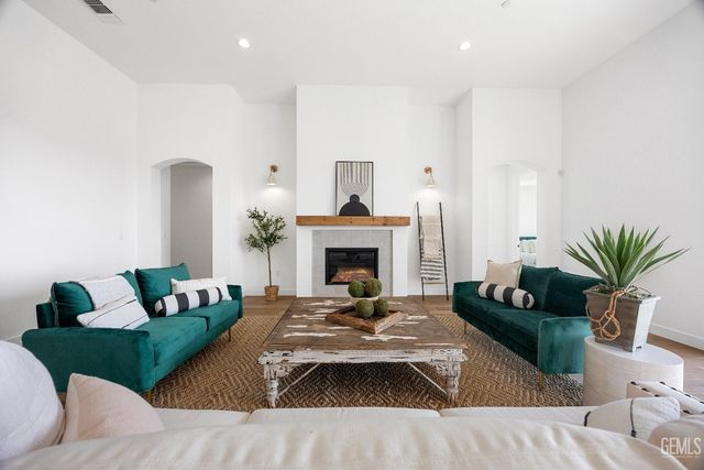 12900 Altair Court, Bakersfield, CA 93314