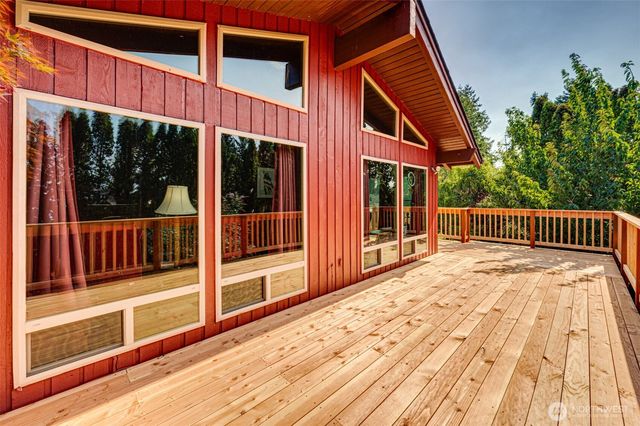 1415 Cloverdale Road, Kalama, WA 98625