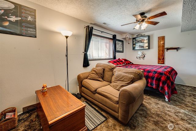 1415 Cloverdale Road, Kalama, WA 98625