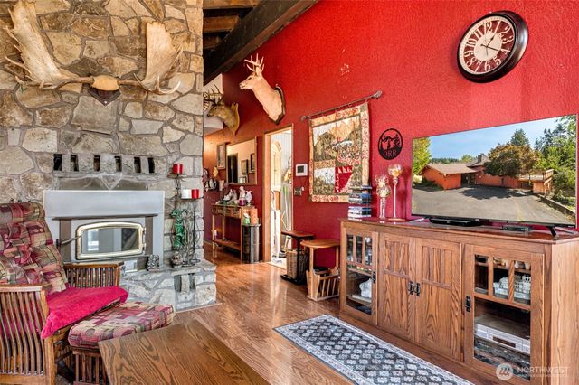 1415 Cloverdale Road, Kalama, WA 98625