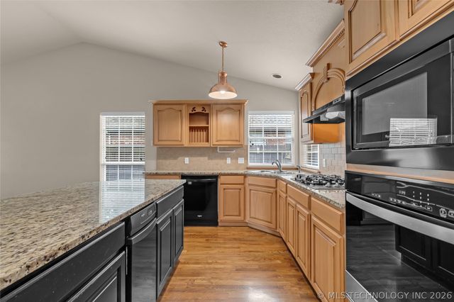 2817 E 102nd Place, Tulsa, OK 74137