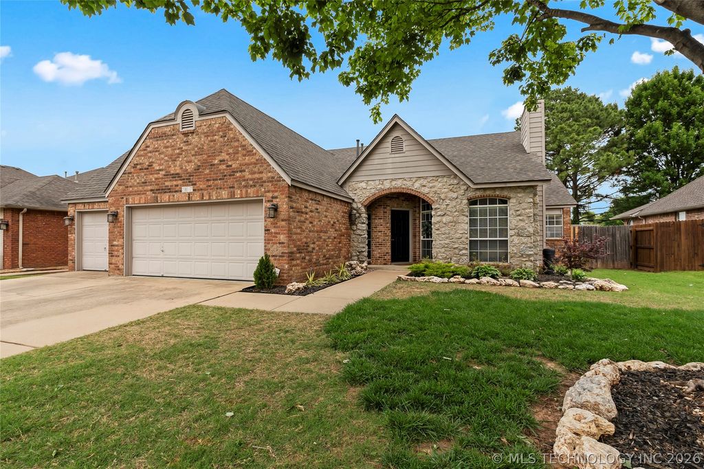 2817 E 102nd Place, Tulsa, OK 74137