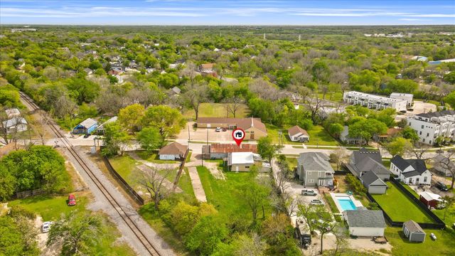 121 Kaufman Street, Waxahachie, TX 75165