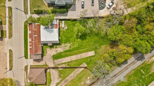 121 Kaufman Street, Waxahachie, TX 75165
