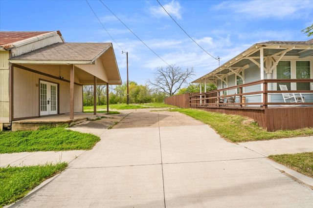 121 Kaufman Street, Waxahachie, TX 75165