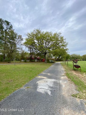 299 Quitman Perry Road, Carriere, MS 39426