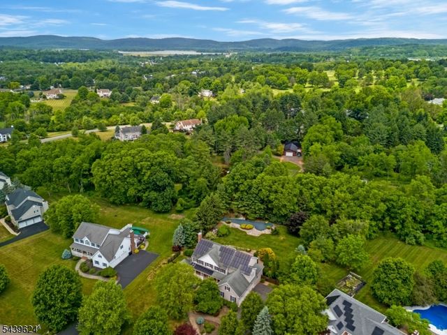 40 Southgate Dr, Clinton Twp., NJ 08801