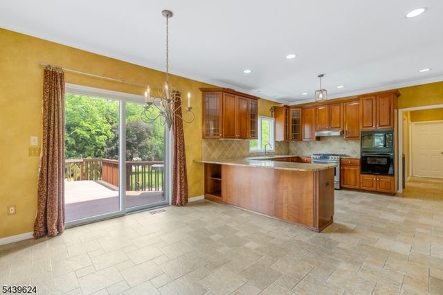 40 Southgate Dr, Clinton Twp., NJ 08801