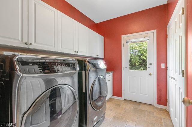 40 Southgate Dr, Clinton Twp., NJ 08801