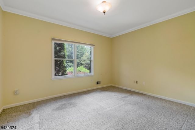 40 Southgate Dr, Clinton Twp., NJ 08801