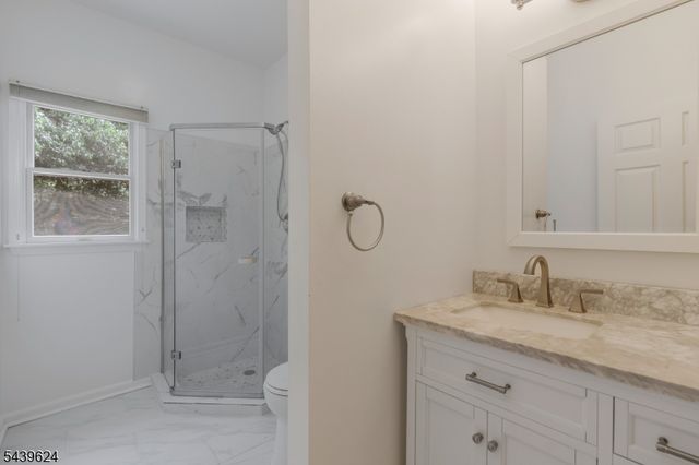 40 Southgate Dr, Clinton Twp., NJ 08801