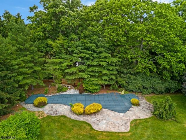 40 Southgate Dr, Clinton Twp., NJ 08801
