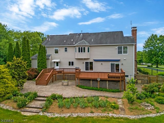 40 Southgate Dr, Clinton Twp., NJ 08801