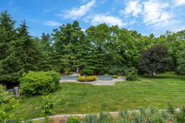 40 Southgate Dr, Clinton Twp., NJ 08801