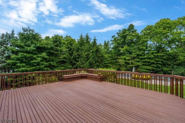 40 Southgate Dr, Clinton Twp., NJ 08801