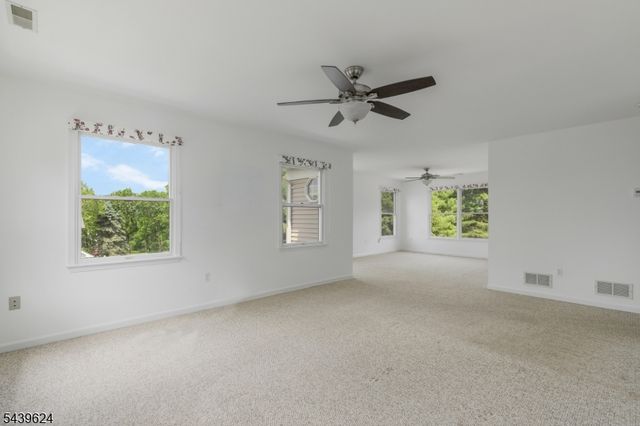 40 Southgate Dr, Clinton Twp., NJ 08801
