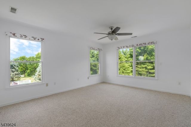 40 Southgate Dr, Clinton Twp., NJ 08801