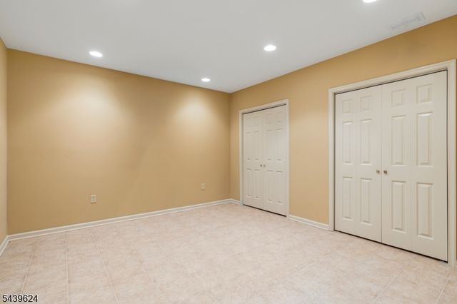 40 Southgate Dr, Clinton Twp., NJ 08801