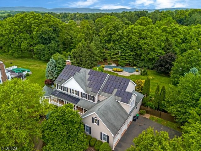 40 Southgate Dr, Clinton Twp., NJ 08801